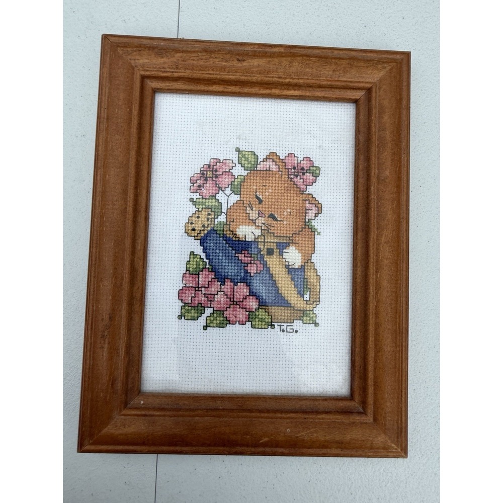 Gorgeous Kitten/cat Needlepoint Framed Art‎ Cottage Core 9"x7"